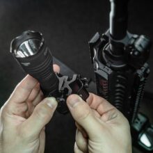 Montáž na hlaveň pre svietidlo ARMYTEK AWM-04 – čierna