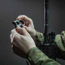 Montáž na hlaveň pre svietidlo ARMYTEK AWM-05 – čierna